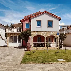 https://apartments-fida.hotelinzadar.com